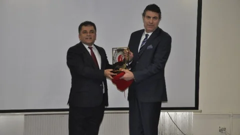 Vergi Rekortmenlerine Plaket Verildi
