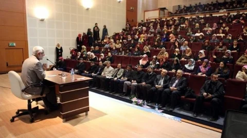 “Gençlik Ve Maneviyat” Konferansı Düzenlendi