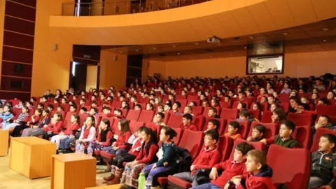 Kırklareli'nde 706 Öğrenci Tiyatro İle Buluştu