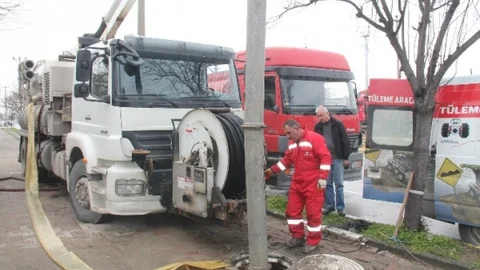 Edirne Belediyesi Kanal Temizliğine Başladı