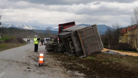 Mısır Yüklü Tir Devrildi 1 Yaralı