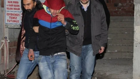 İntihara Kalkışan Genç Çatıdan 2 Saat Sonra İndirildi