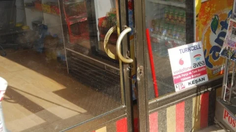 Markete Giren Hırsızlar Sigaraları Çuvallayıp Kaçtı