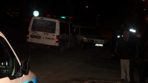 Polis Aracı Otomobille Çarpıştı