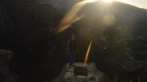 Okul Harçlığını Rehberlik Yaparak Kazanıyor