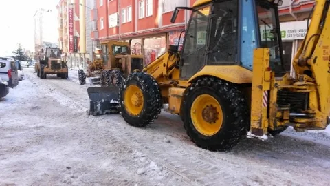 Seydişehir'de Toplanan Karlar Sulama Kanallarına Aktarılıyor