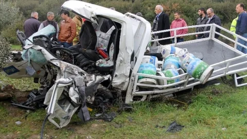 Askeri Personelleri Taşıyan Araç Kaza Yaptı 1 Ölü 4 Yaralı