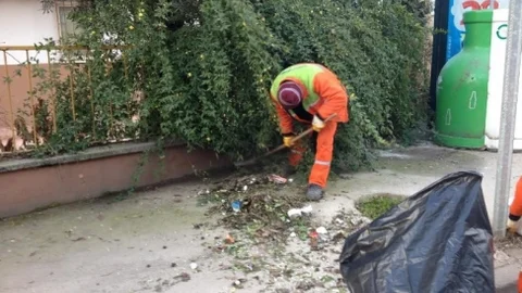 Körfez'de Temizlik Çalışmaları Sürüyor