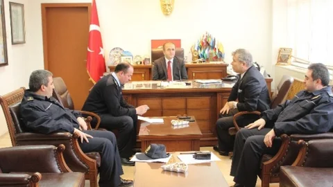 Polis Karakolu İçin Toplandılar