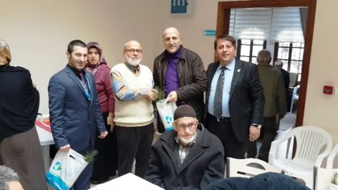 Emekli Evinde Doğum Günü Heyecanı