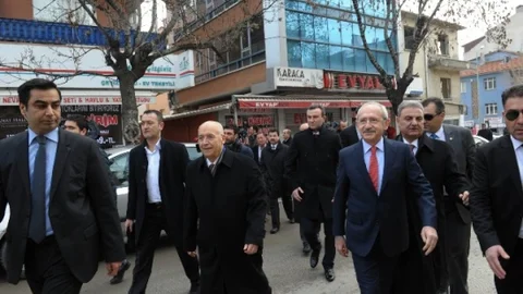 Kılıçdaroğlu Ziyaret Ettiği Berberde Tıraş Oldu