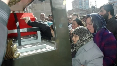 Şehit Üsteğmen Son Kez Baba Ocağında