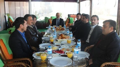 Yün Basın Mensuplarıyla Bir Araya Geldi