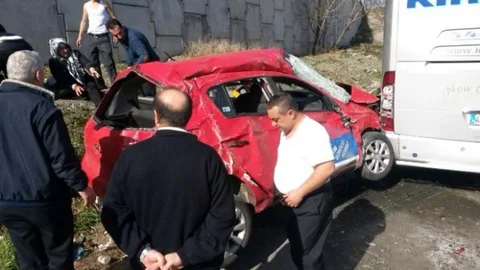 Kadın Sürücü Adayları 6 Metrelik Duvardan Uçtu