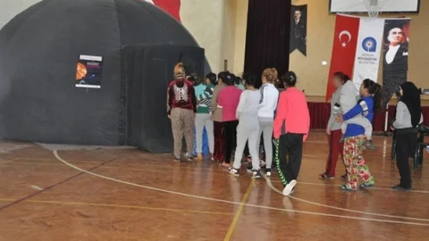 Cezaevinde Uzayın Derinliklerine Yolculuk