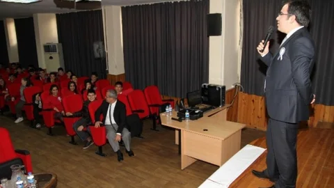 Tunalı'dan Öğrencilere Vergi Konferansı