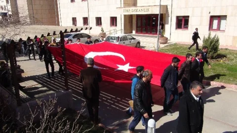 Öğrenciler Fırat Ve Özgecan İçin Yürüdü