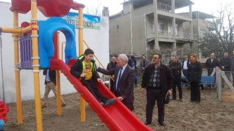 Lapseki İlçesinde Çocuk Parkı Açılışı