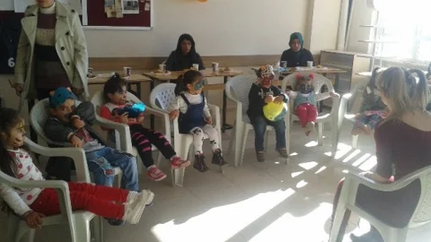 Didim Meslek Lisesi Öğrencileri Okul Fobisi Olan Çocukları Eğlendirdi