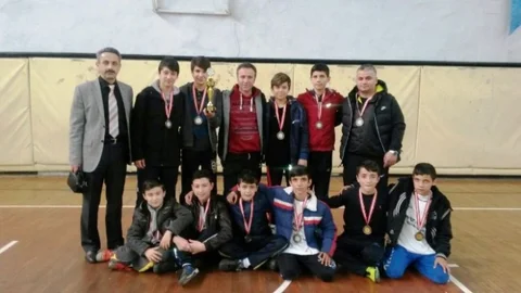 Futsal'da Saltukova Gazi Ortaokulu Üçüncü Oldu