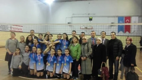 Voleybol İl Birincisi Çaycuma Mimar Sinan Ortaokulu Oldu