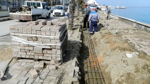 Demirhane Sahil Yolu Onarılıyor