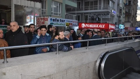 İzmir Metrosunda Yürüyen Merdiven Kazası 14 Yaralı