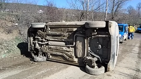 Barikatı Aşan Hırsızlar Araç Lastiklerine Ateş Açılarak Yakalandı