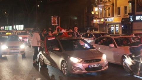 Kutlamalar Nedeniyle Beşiktaş'ta Trafik Kilitlendi