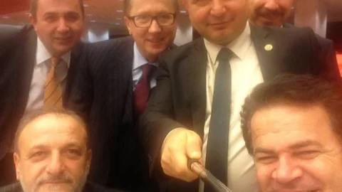 Selfie Çubuğu Meclise Girdi