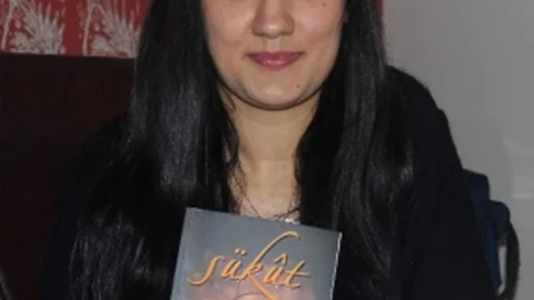 Genç Kız İkinci Kitabında Vasiyetini Yazacak