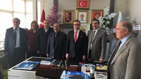 AK Parti Van Milletvekili Aday Adayı Fidan AK Parti İpekyolu Ve Tuşba İlçe Başkanlıklarını Ziyaret Etti