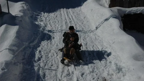 66 Yaşından Sonra Çocukluğunu Yeniden Yaşıyor