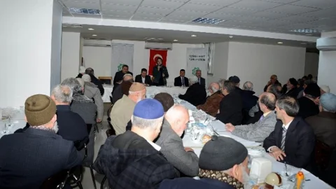 Başkan Toru Vatandaşlarla Bulaşmaya Devam Ediyor