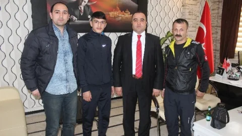 Ağrılı Güreşçi Milli Takım Yolunda