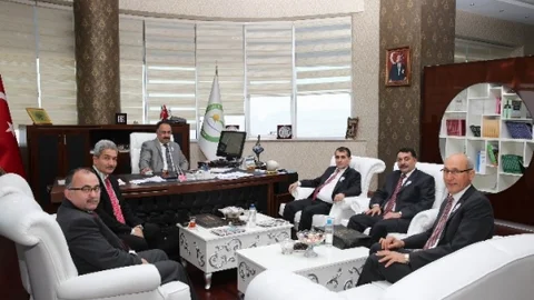 Iğdır İl Defterdarı Durak Sercan Vergi Haftası Nedeniyle Rektör Yılmaz'ı Ziyaret Etti