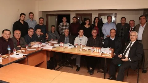 Yaşlı Çiftçiler İngilizce Öğreniyor