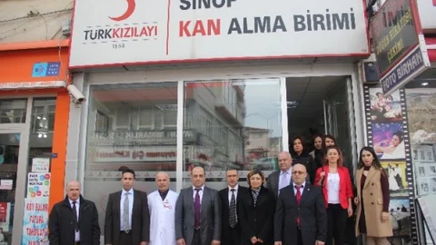 Sinop'ta Sağlıkçılar Toplu Olarak Kan Bağışında Bulundu
