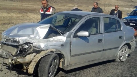 Aşırı Hız Yapan Araç Bariyerlere Çarparak Durabildi