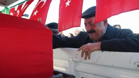 Şehit Eşi “Karşında Dik Duruyorum Aşkım”