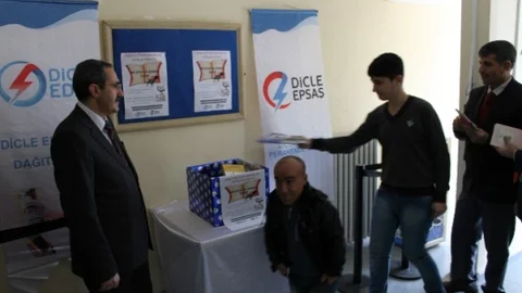 Dicle Elektrik'ten İlköğretim Okuluna Kütüphane