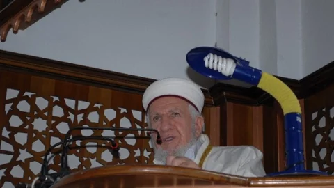 Prof. Dr. Akşit Bolvadin Merkez Çarşı Camisinde Cuma Namazı Vaazı Verdi