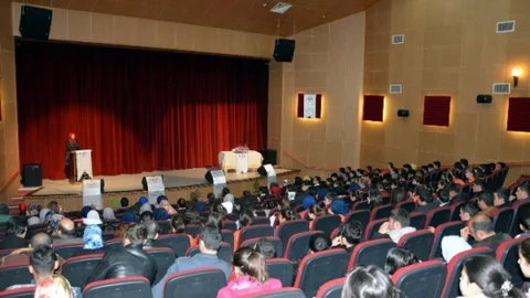 Yazar Akdemir İmza Ve Söyleşi Gününde Kitapseverlerle Bir Araya Geldi