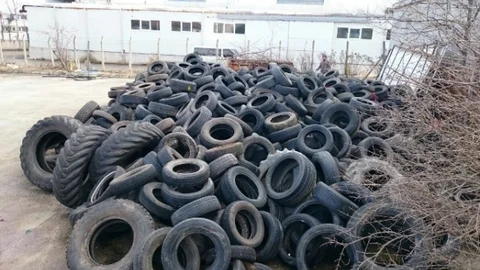 Sinek Yuvası Lastikler Toplanıyor