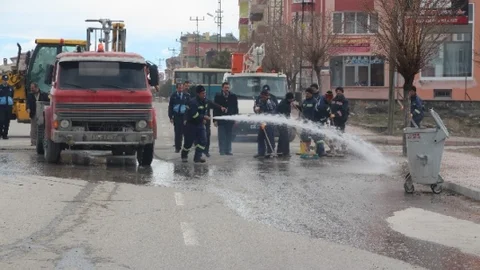 Develi'de Temizlik İşlerinden Yol Temizliği