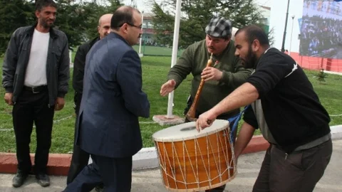Aday Adaylarına Davul Zurnalı Karşılama