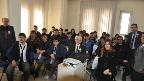 Lise Öğrencilerinden Kula Vergi Dairesine Ziyaret