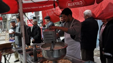 Demirci'de Erbakan İçin Lokma Hayırı Yapıldı