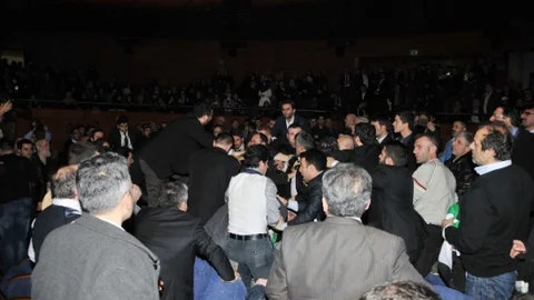 Ahmedinejad'ın Konuşması Sırasında Salonda Arbede 7 Gözaltı