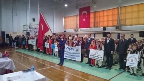Tekirdağ'da Okullar Arası Halk Oyunları Yarışmaları Başladı